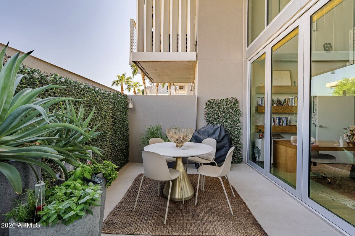 Garden dining patio