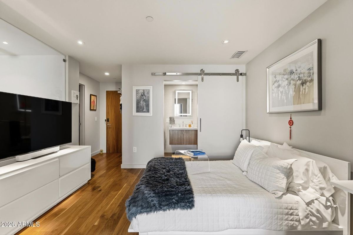 Second ensuite bedroom