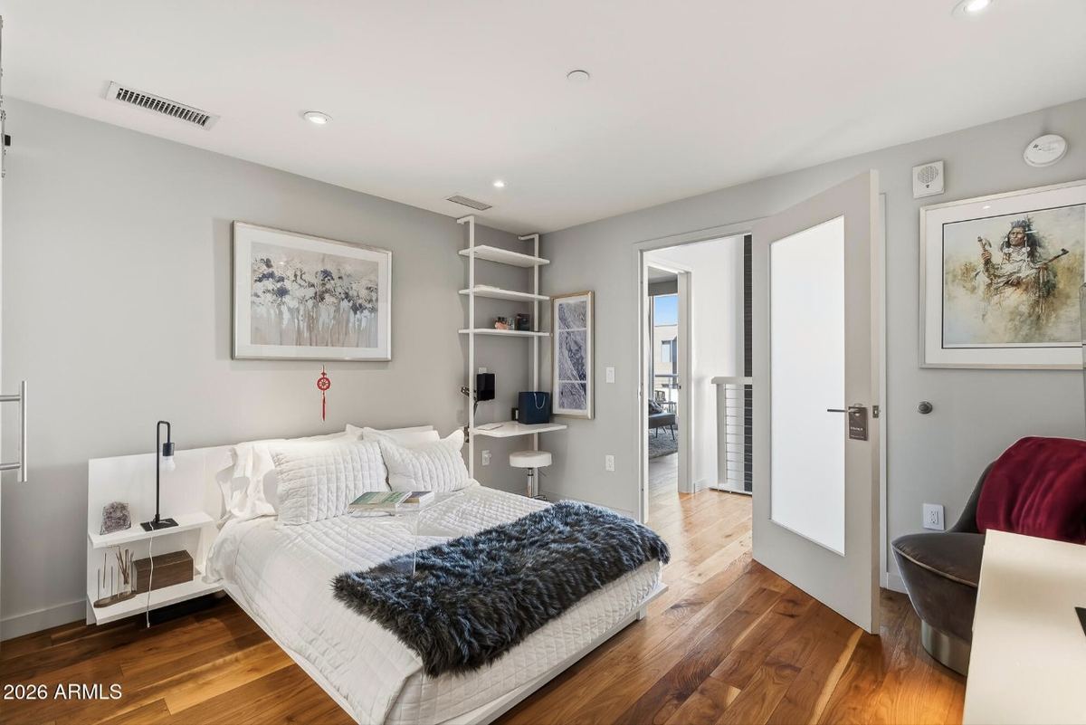 Second bedroom with built-in desk