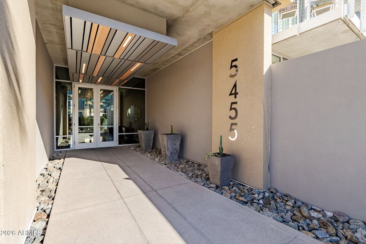 Covered building entry